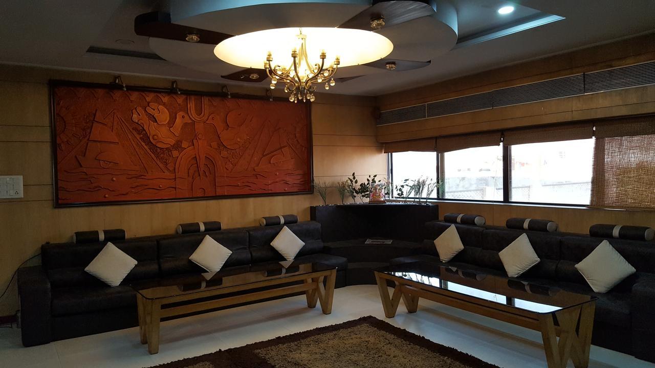 Hotel Vinayak Palace Bilāspur Extérieur photo
